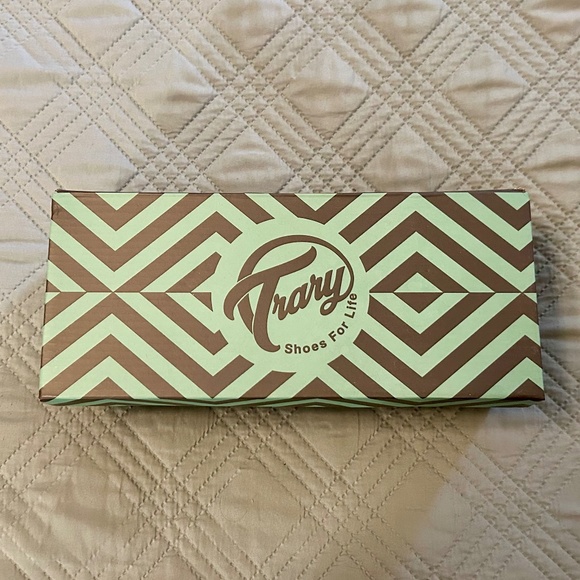 TRARY Women’s Brown Flats, EUC, Size 7 - Picture 6 of 6